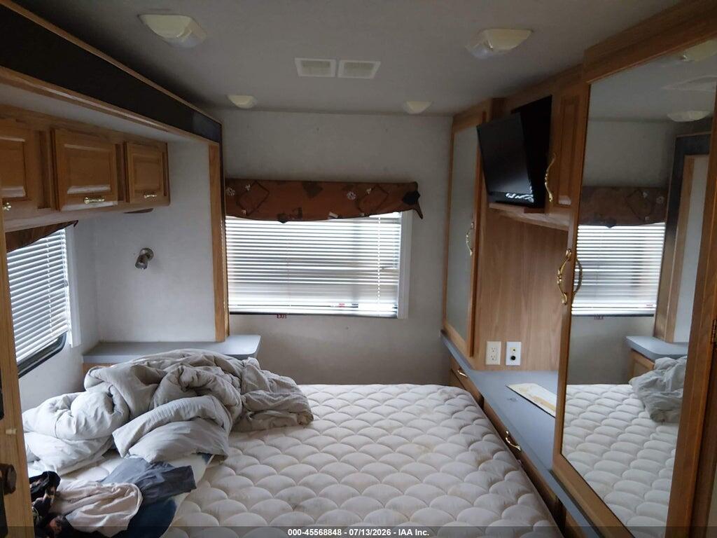 1FCNF53S010A05196 2001 FORD F550 photo no. 12