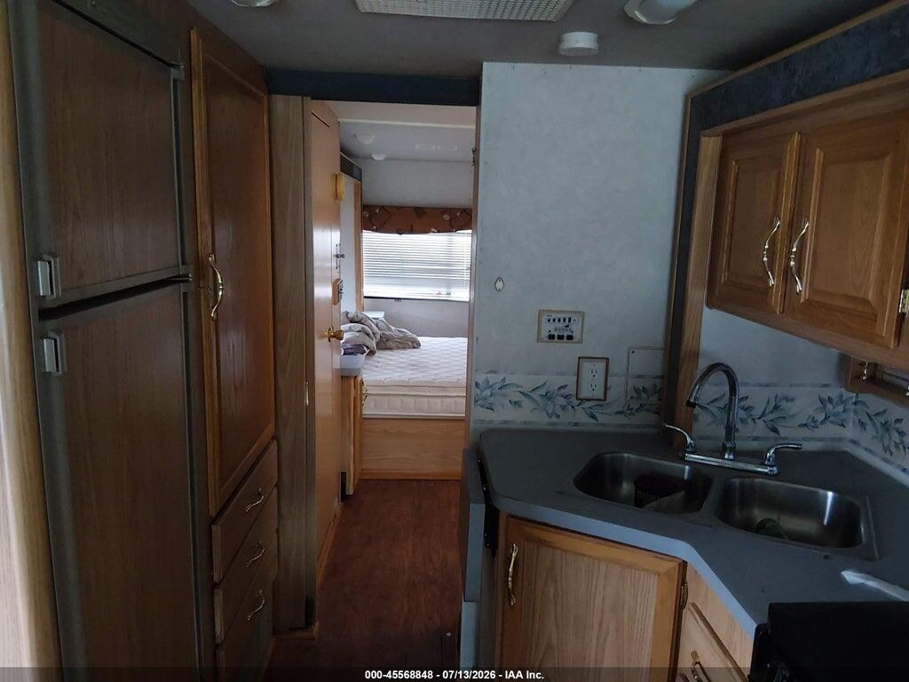 1FCNF53S010A05196 2001 FORD F550 photo no. 7
