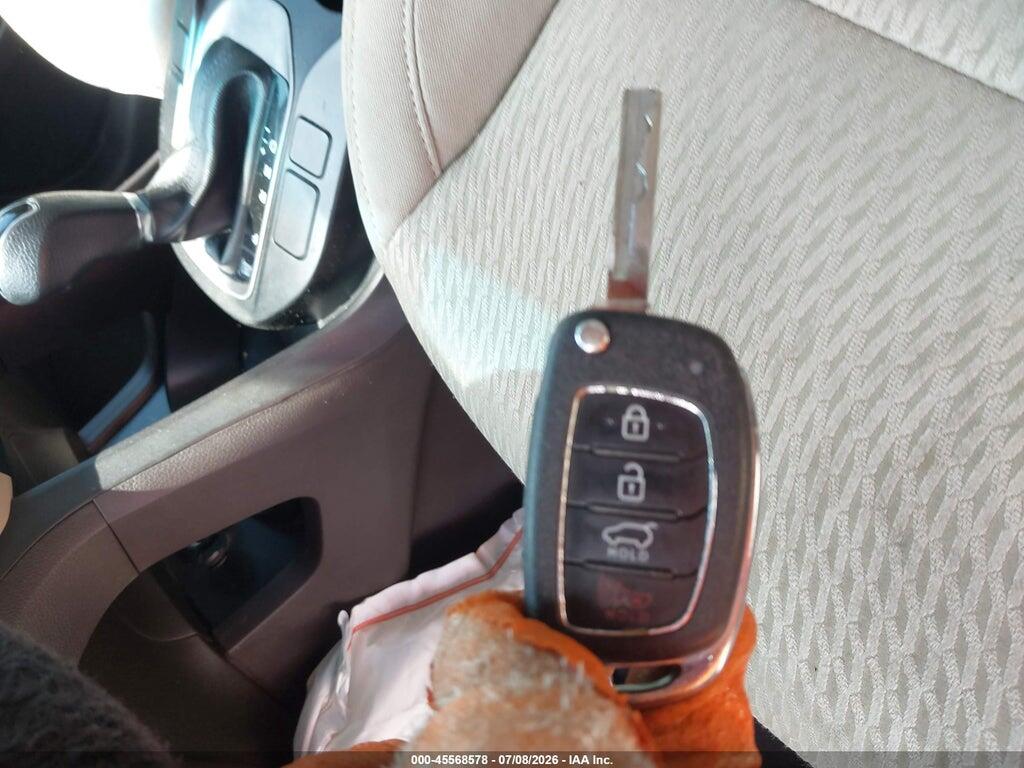 5NMZU3LB8HH006750 2017 HYUNDAI SANTA FE SPORT photo no. 11