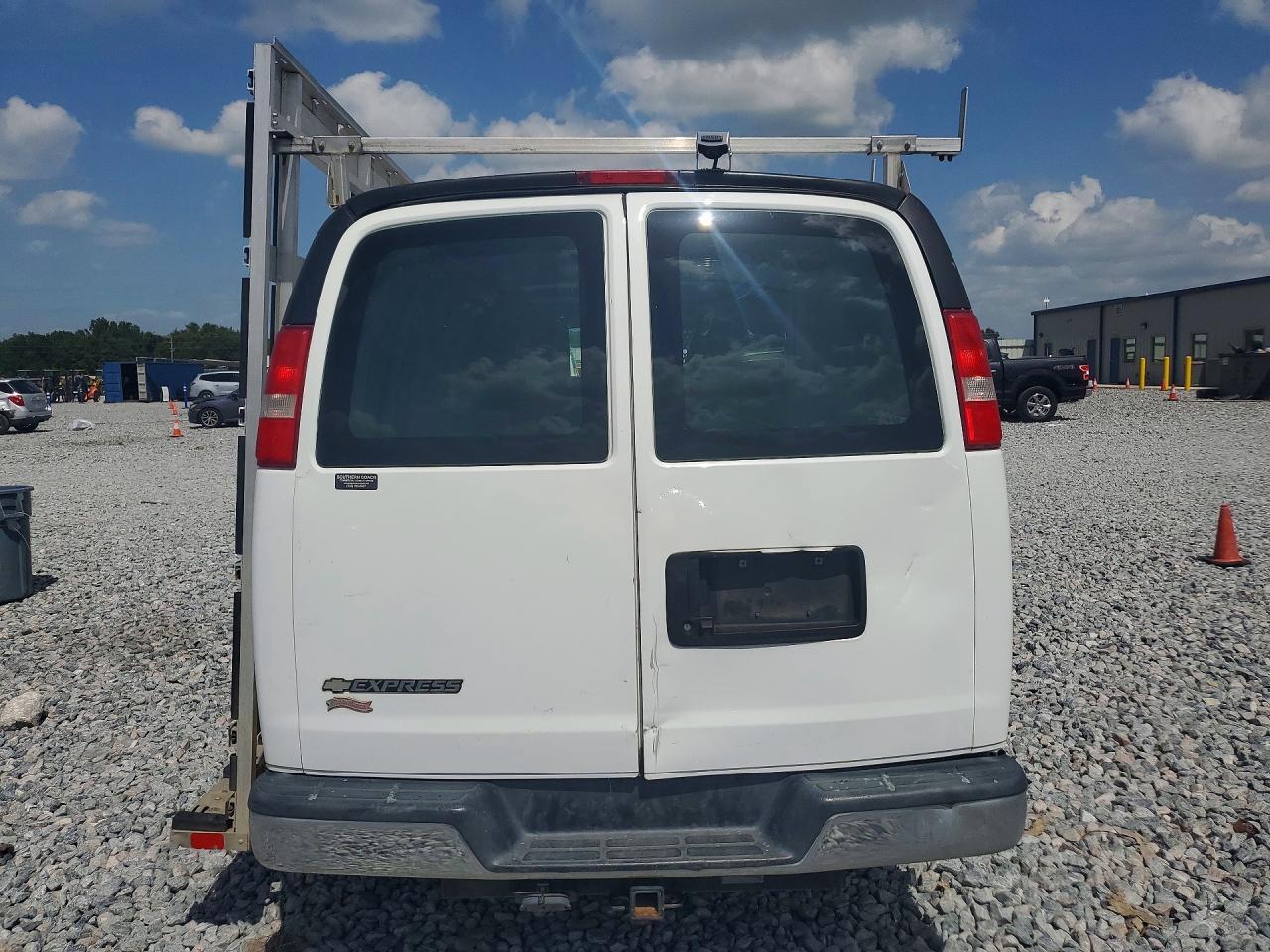 2018 CHEVROLET EXPRESS G2500 — Фото 6 из 13