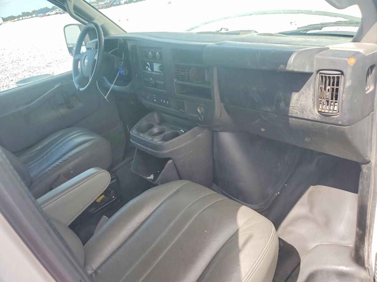 2018 CHEVROLET EXPRESS G2500 — Фото 8 из 13