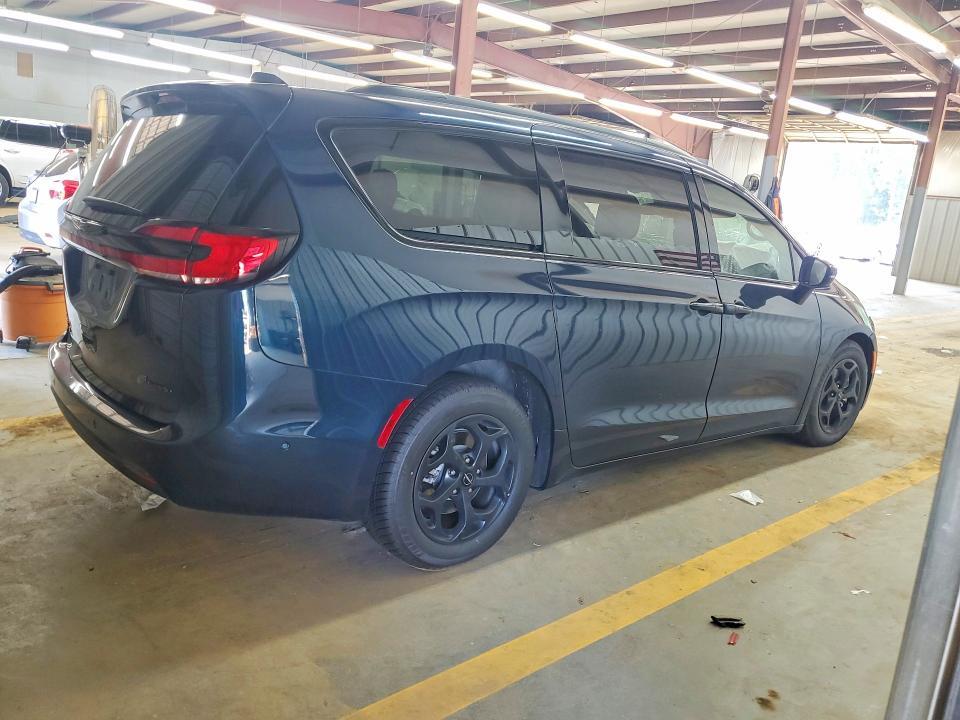 2024 CHRYSLER PACIFICA HYBRID SELECT — Фото 3 из 12