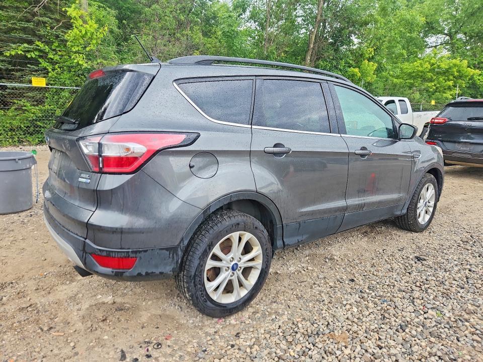 1FMCU9HD3JUA44061 2018 FORD ESCAPE photo no. 3