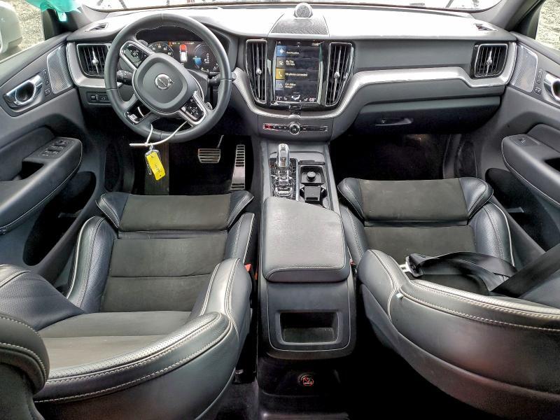2019 VOLVO XC60 T8 R-DESIGN — Фото 8 из 12