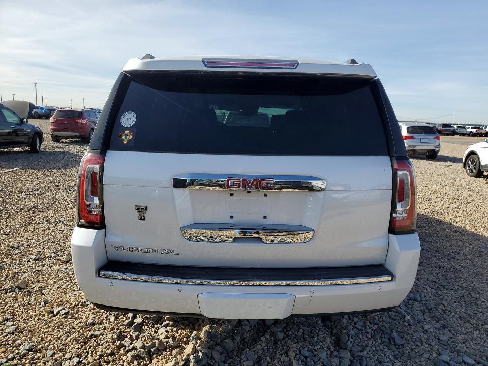 1GKS2GKC6GR273960 2016 GMC YUKON XL photo no. 6