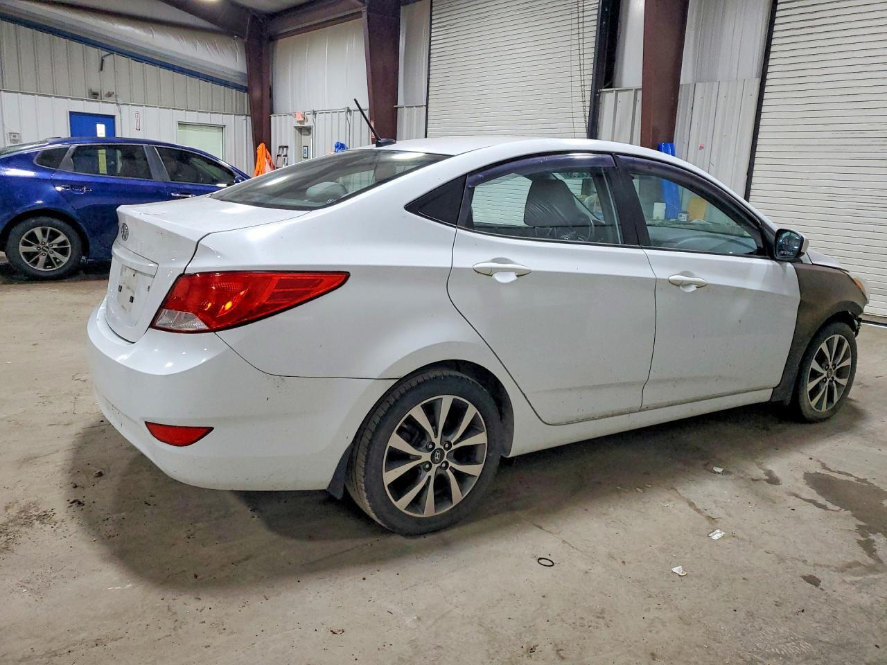 KMHCT4AE8HU253931 2017 HYUNDAI ACCENT photo no. 3