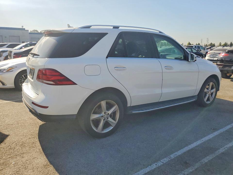 2016 MERCEDES-BENZ GLE 350 — Фото 3 из 12