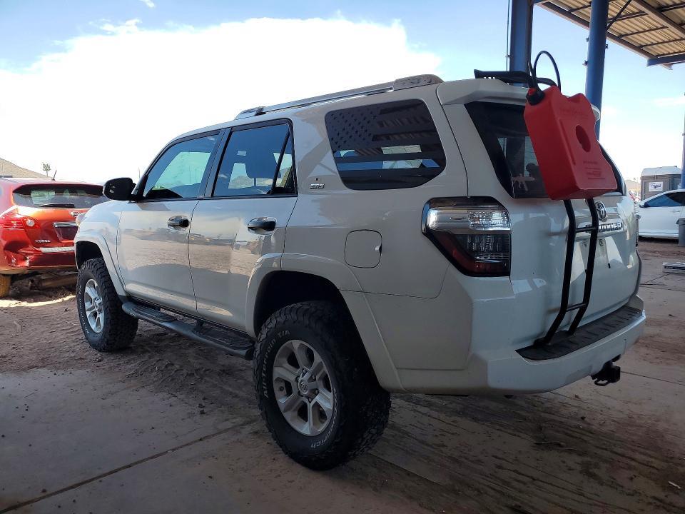 2018 TOYOTA 4RUNNER SR5 — Фото 2 из 13