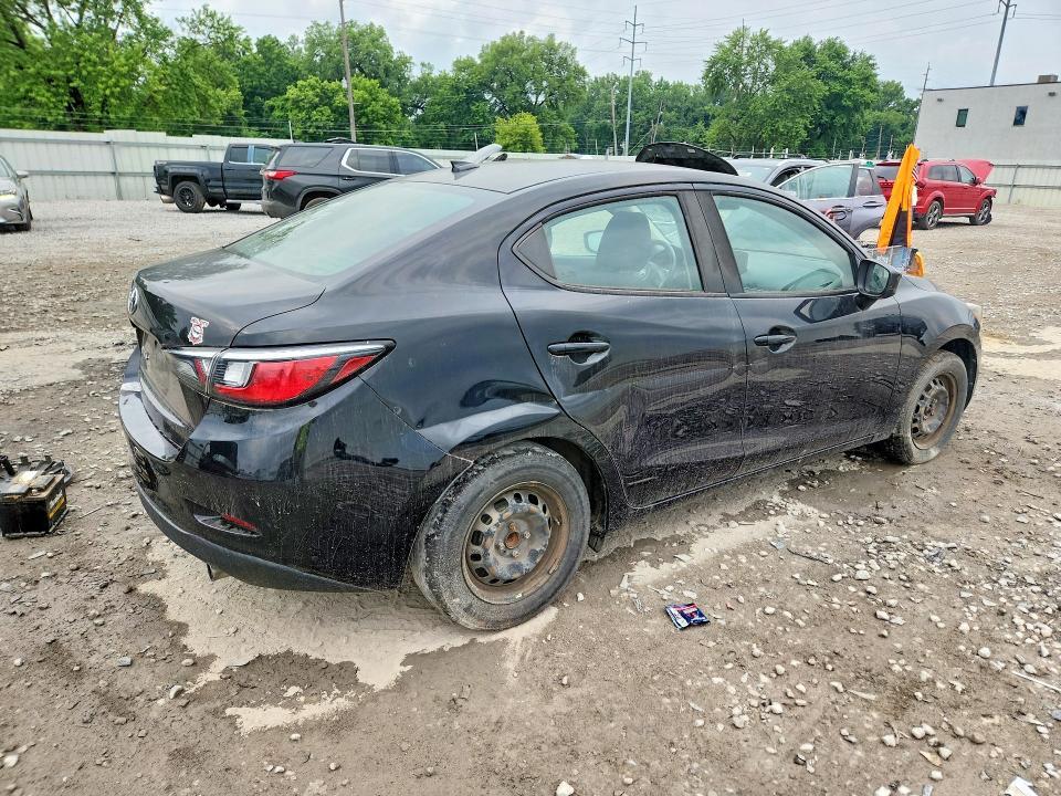 2019 TOYOTA YARIS L — Фото 3 из 13