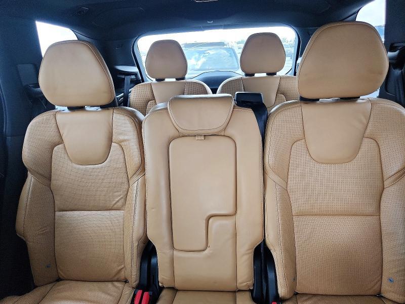 2017 VOLVO XC90 T8 — Фото 10 из 13