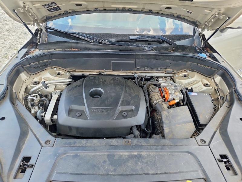 2017 VOLVO XC90 T8 — Фото 12 из 13