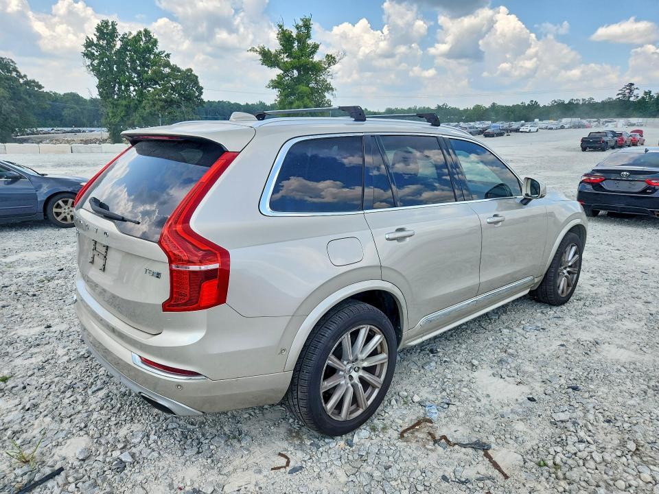 2017 VOLVO XC90 T8 — Фото 3 из 13
