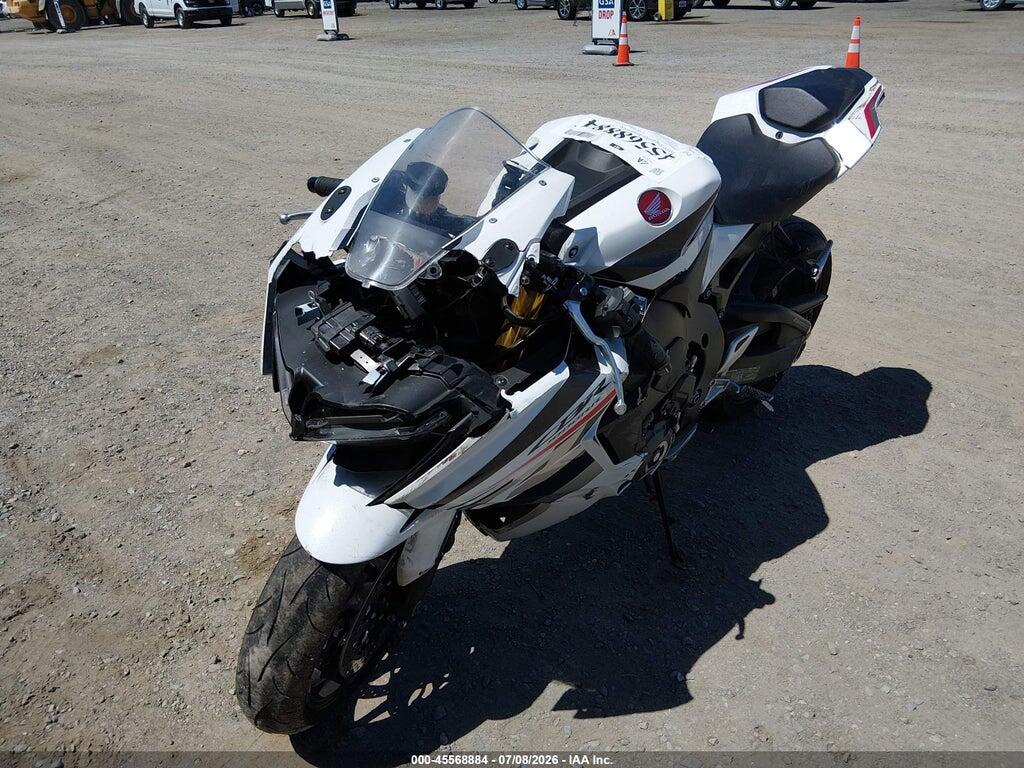 JH2SC771XTK900458 2026 HONDA CBR1000 photo no. 2