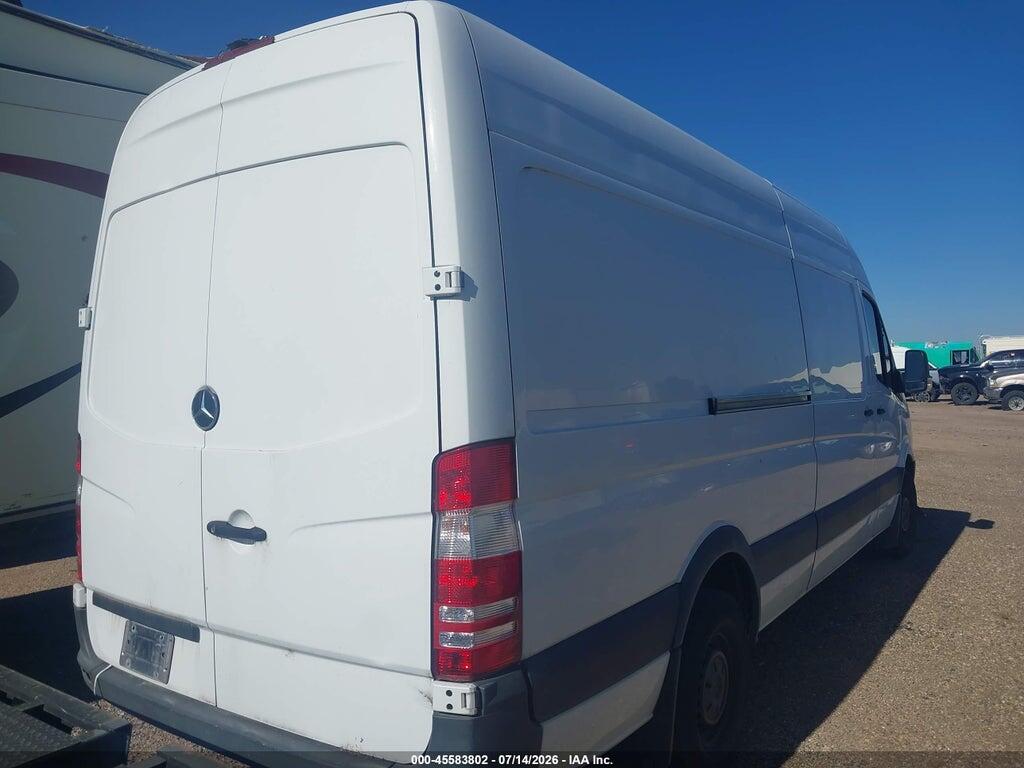 WD3PE8CD7HP523025 2017 MERCEDES-BENZ SPRINTER 2500 photo no. 4