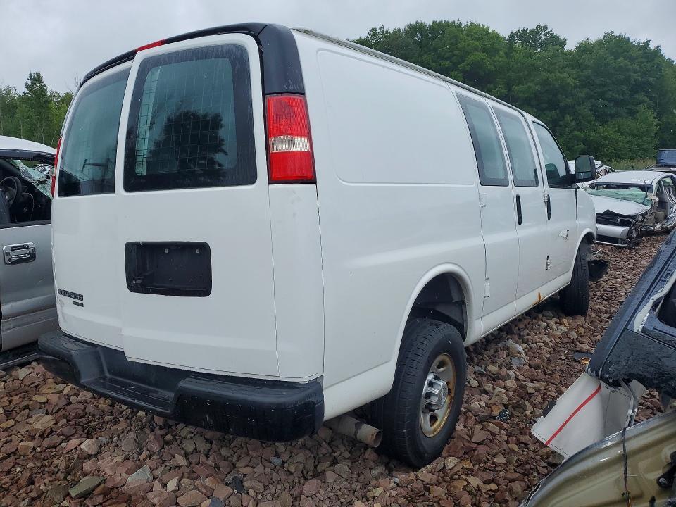 1GCWGAFFXG1138429 2016 CHEVROLET EXPRESS G2500 photo no. 3
