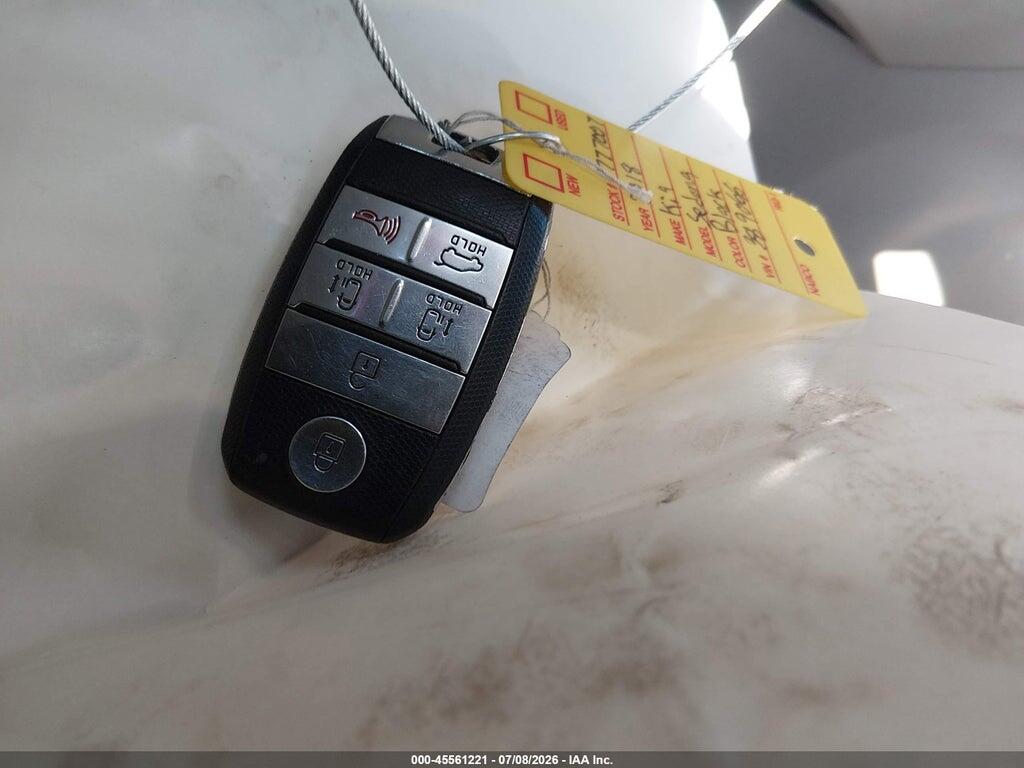 KNDMC5C19J6389066 2018 KIA SEDONA photo no. 11