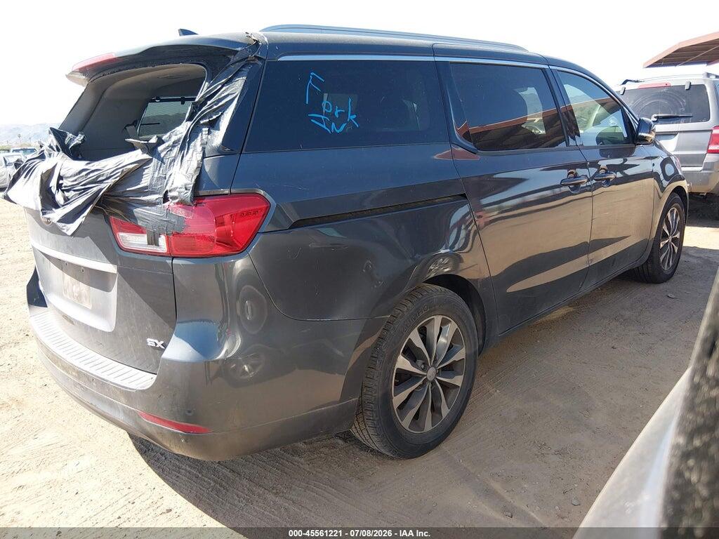KNDMC5C19J6389066 2018 KIA SEDONA photo no. 4