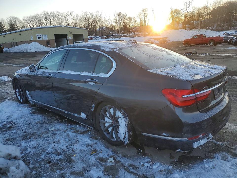 2018 BMW 750I XDRIVE — Фото 2 из 12