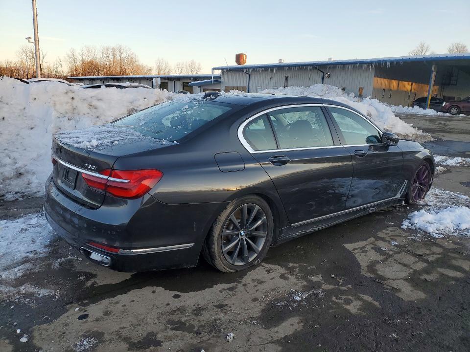 2018 BMW 750I XDRIVE — Фото 3 из 12