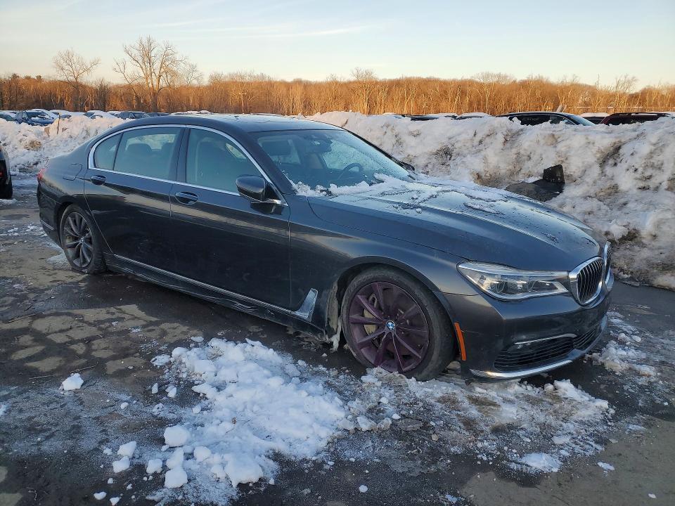 2018 BMW 750I XDRIVE — Фото 4 из 12
