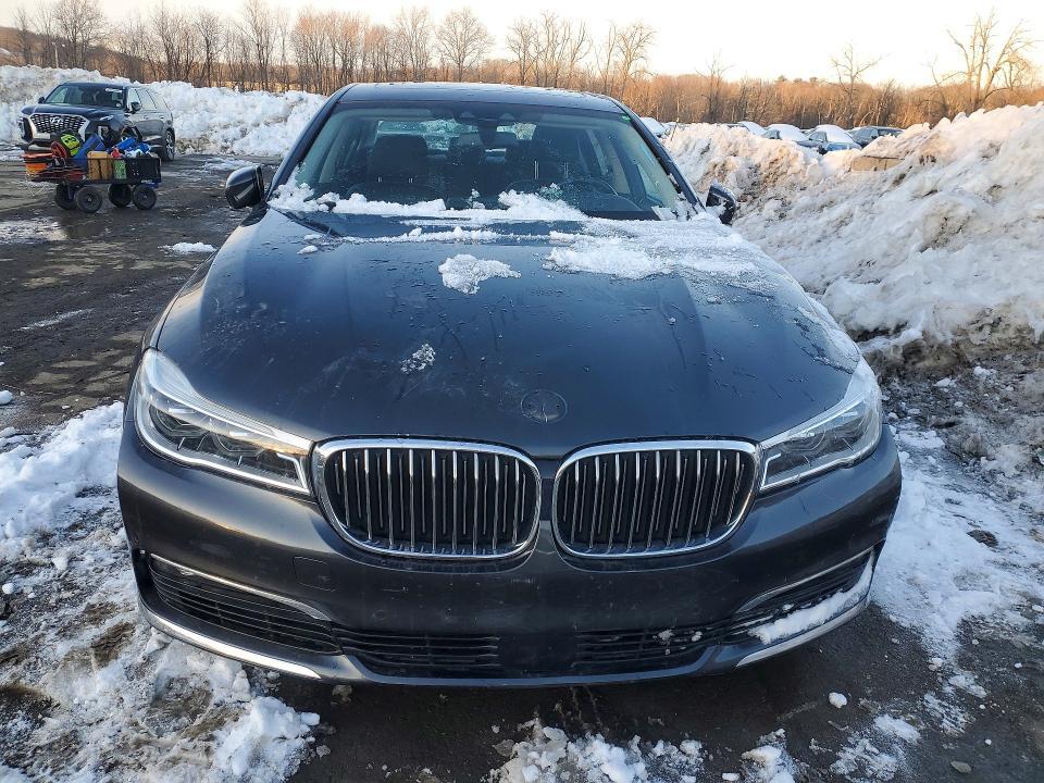 2018 BMW 750I XDRIVE — Фото 5 из 12