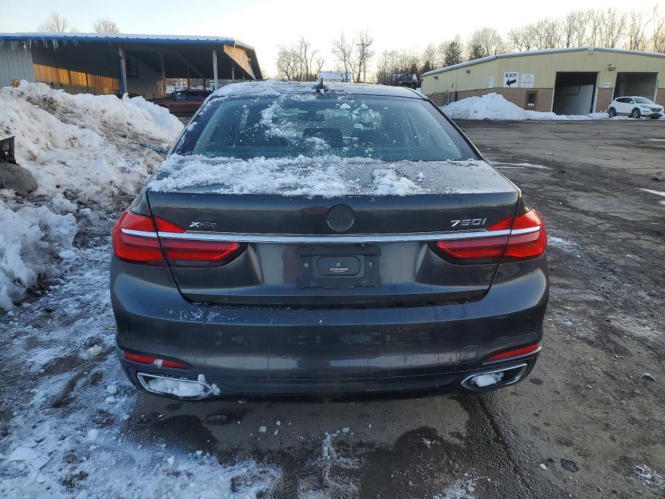 2018 BMW 750I XDRIVE — Фото 6 из 12