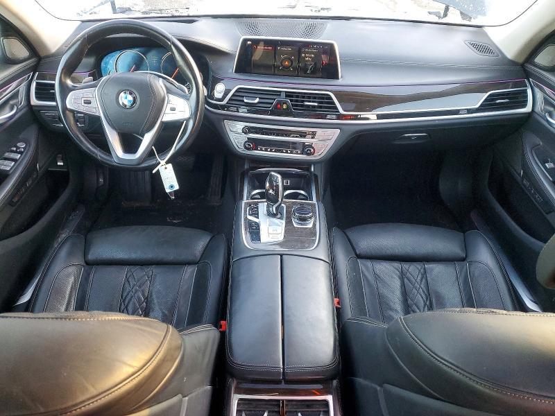 2018 BMW 750I XDRIVE — Фото 8 из 12