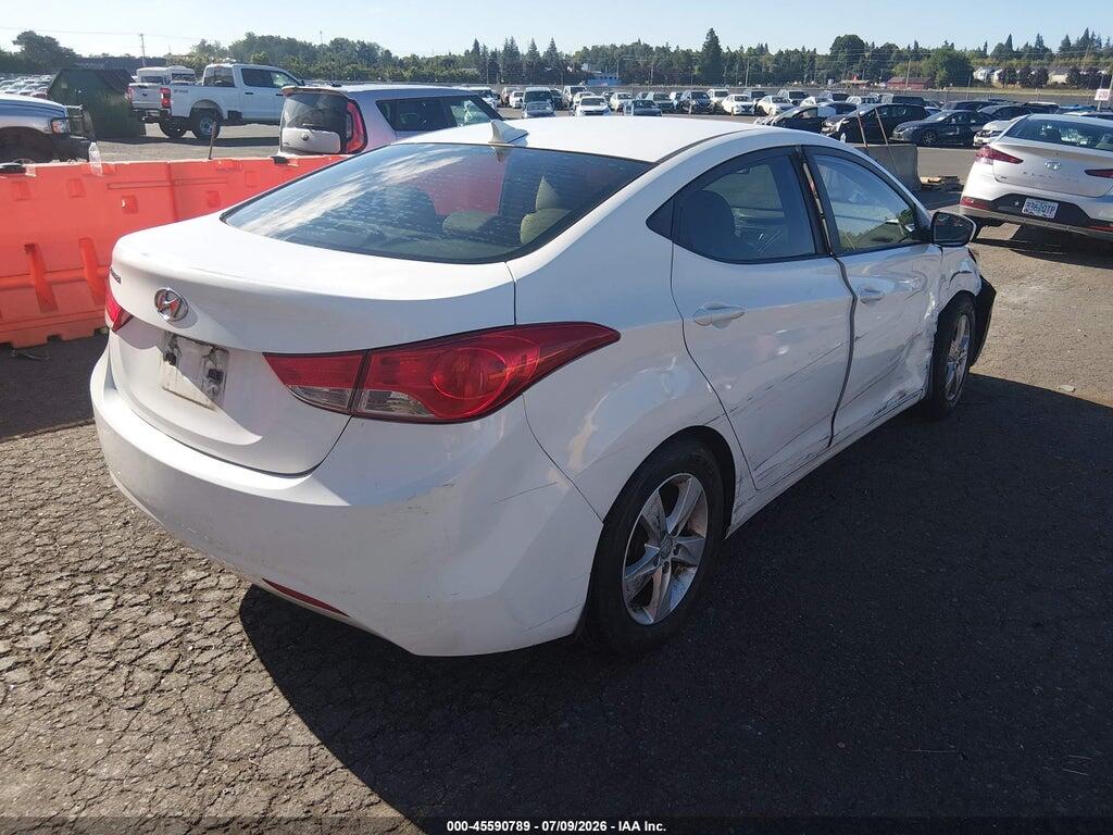 5NPDH4AE2DH369351 2013 HYUNDAI ELANTRA photo no. 4