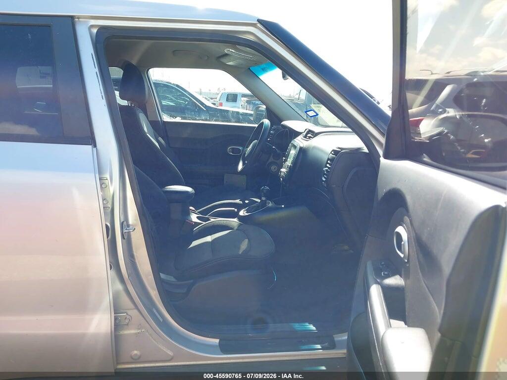 KNDJP3A53J7519726 2018 KIA SOUL photo no. 5
