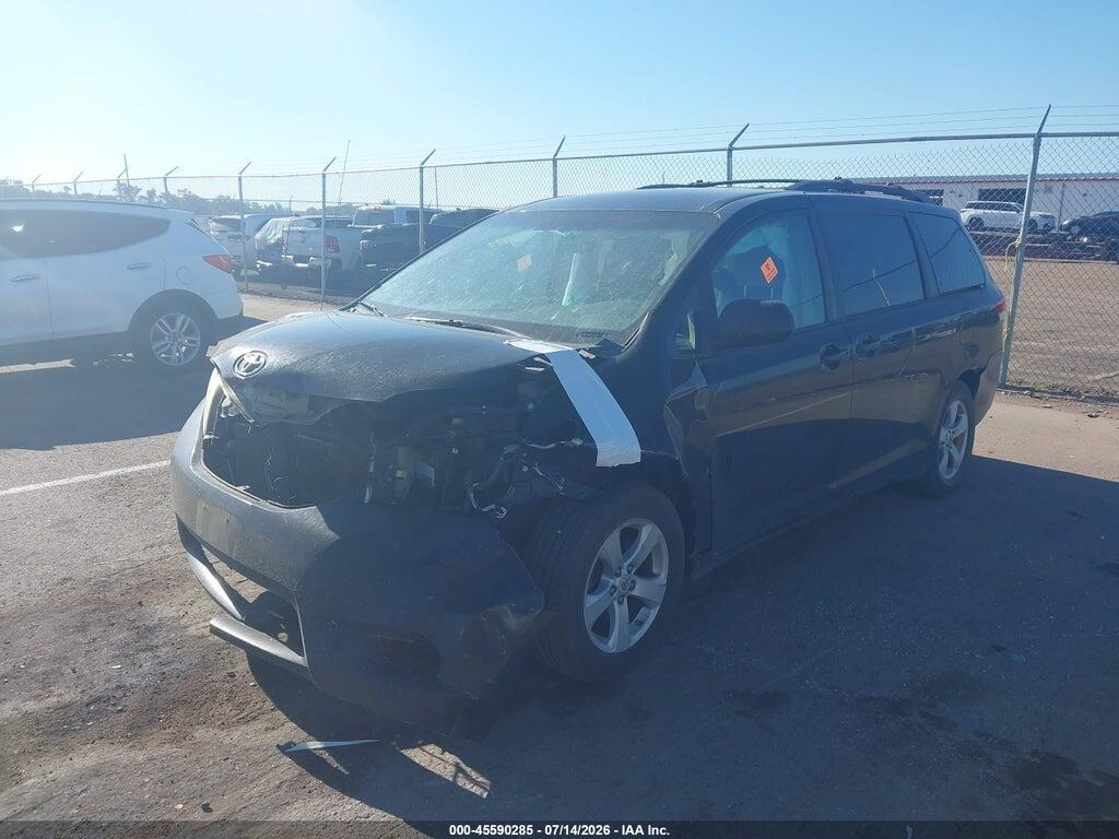 5TDKK3DC8BS079233 2011 TOYOTA SIENNA photo no. 2