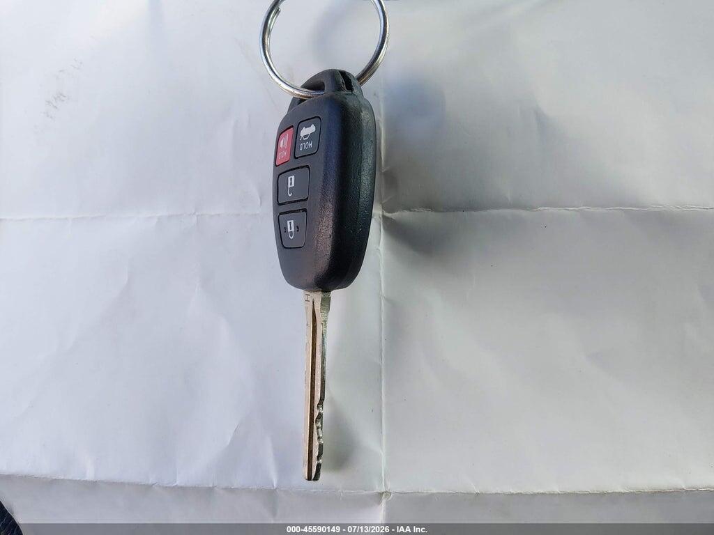 5YFBURHEXHP736821 2017 TOYOTA COROLLA photo no. 11