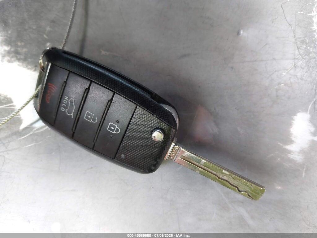 KNDJN2A24G7275762 2016 KIA SOUL photo no. 11