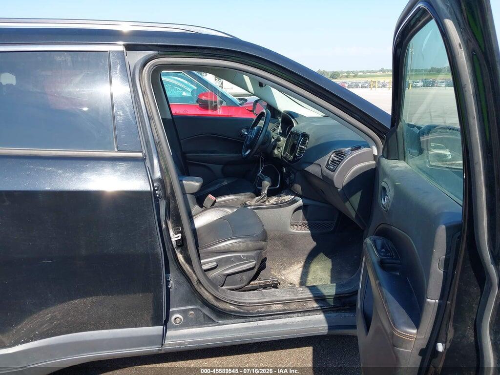 3C4NJDCB5JT199364 2018 JEEP COMPASS photo no. 5