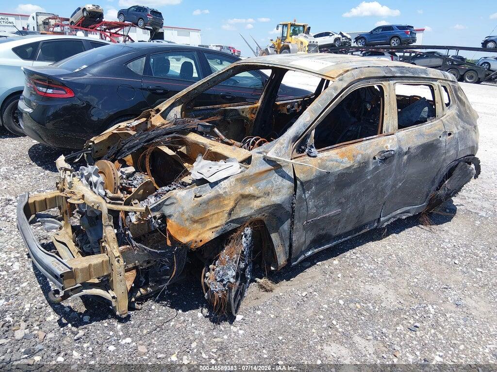 3C4NJDDB3JT249094 2018 JEEP COMPASS photo no. 2