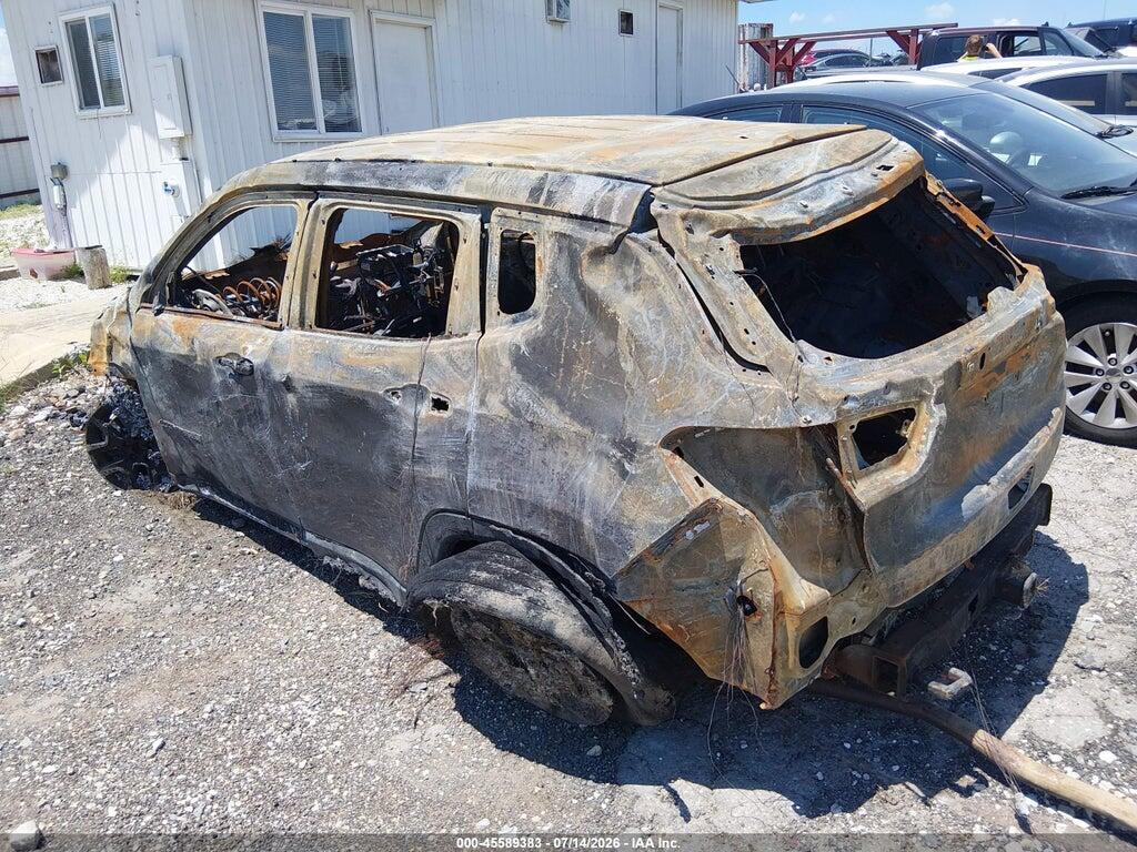 3C4NJDDB3JT249094 2018 JEEP COMPASS photo no. 3