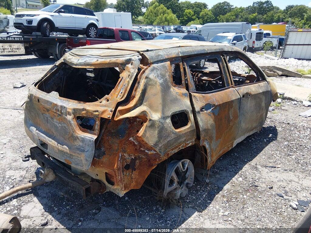 3C4NJDDB3JT249094 2018 JEEP COMPASS photo no. 4
