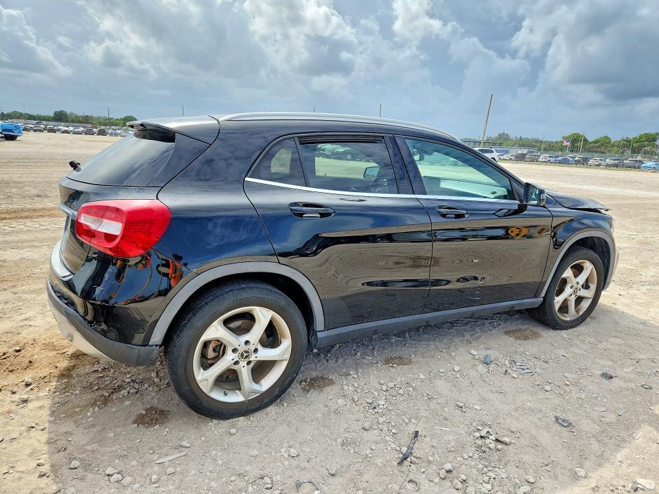 2018 MERCEDES-BENZ GLA 250 — Фото 3 из 12