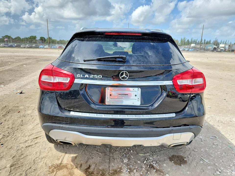 2018 MERCEDES-BENZ GLA 250 — Фото 6 из 12