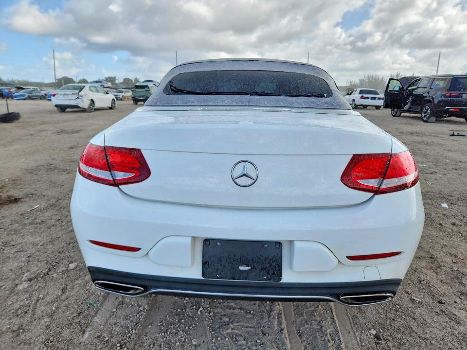 2017 MERCEDES-BENZ C 300 — Фото 6 из 12