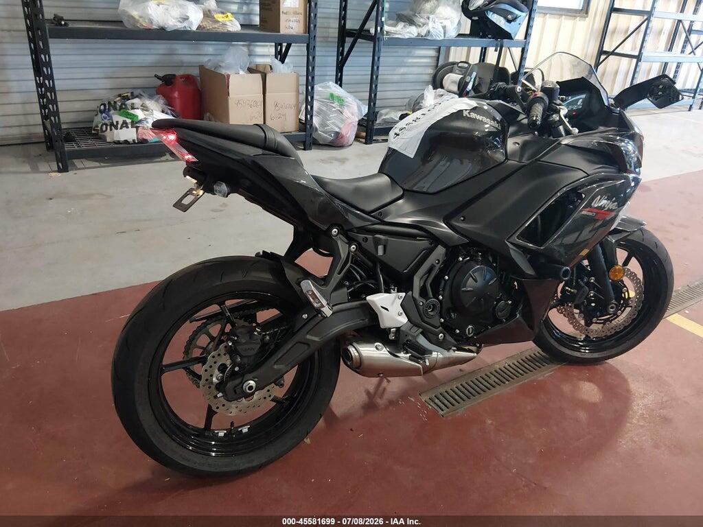 ML5EXER12TDAJ9878 2026 KAWASAKI EX650 photo no. 4