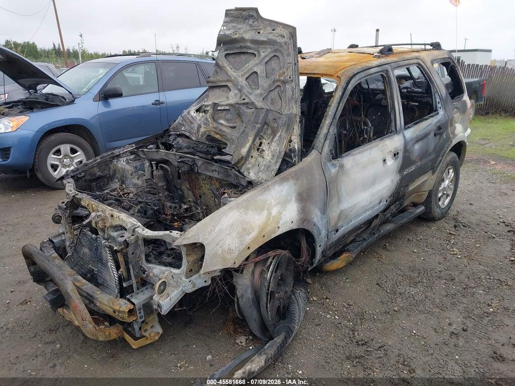 1FMCU94104KA53649 2004 FORD ESCAPE photo no. 2
