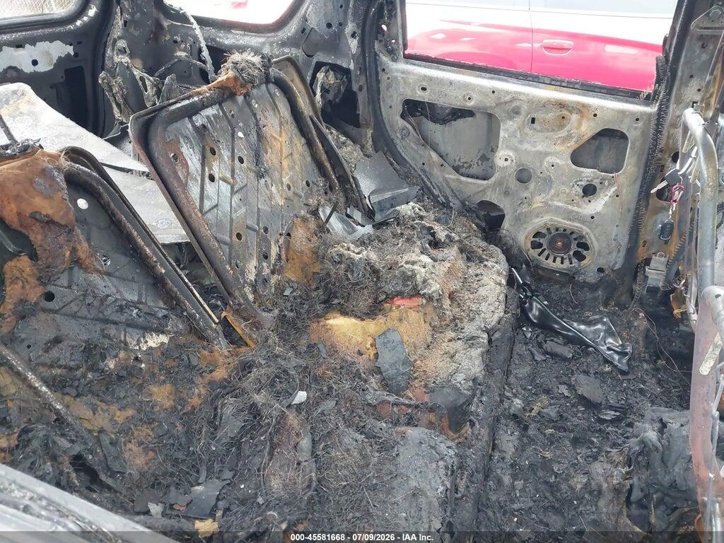 1FMCU94104KA53649 2004 FORD ESCAPE photo no. 8