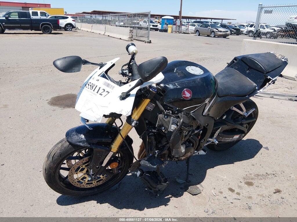 JH2PC40H1HK300074 2017 HONDA CBR600 photo no. 2
