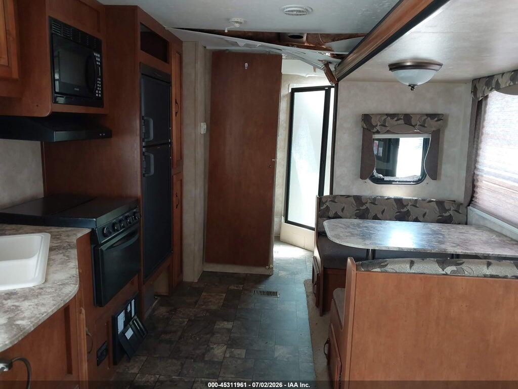 5ZT2CASB6EA016465 2014 COACHMEN BY FOREST R CATALINA SERIES M-27 photo no. 5