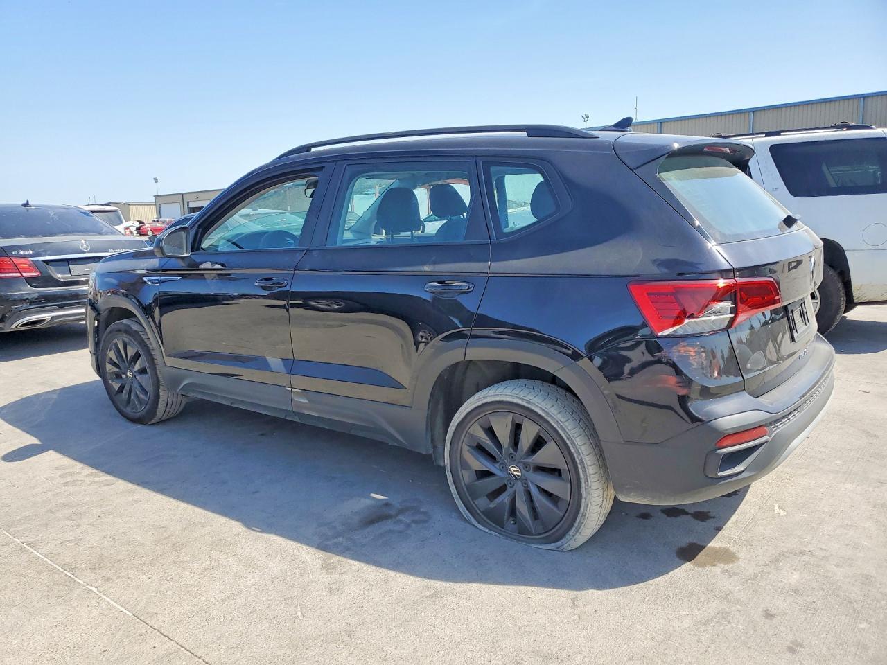 2024 VOLKSWAGEN TAOS S — Фото 2 из 12
