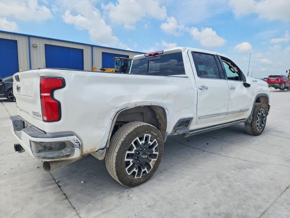 2026 CHEVROLET SILVERADO K2500 HIGH COUNTRY — Фото 3 из 13