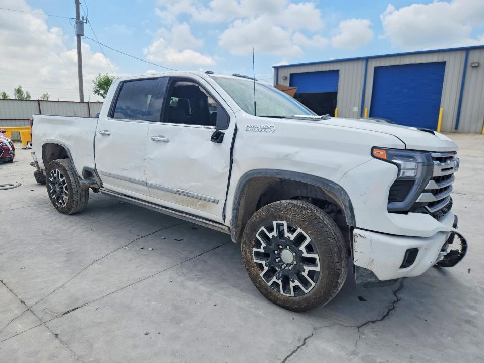2026 CHEVROLET SILVERADO K2500 HIGH COUNTRY — Фото 4 из 13