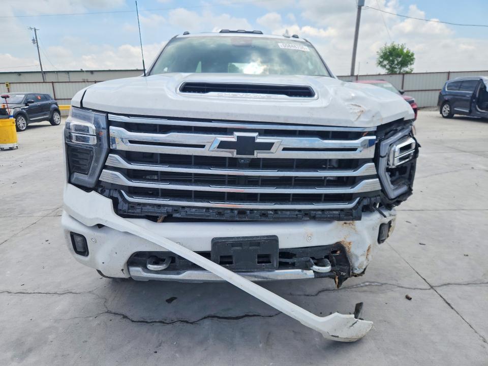 2026 CHEVROLET SILVERADO K2500 HIGH COUNTRY — Фото 5 из 13