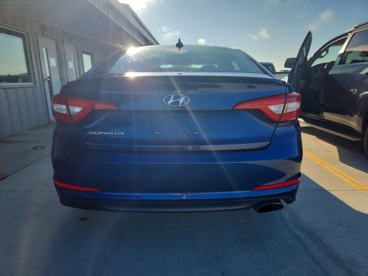 5NPE24AF6HH570805 2017 HYUNDAI SONATA photo no. 6