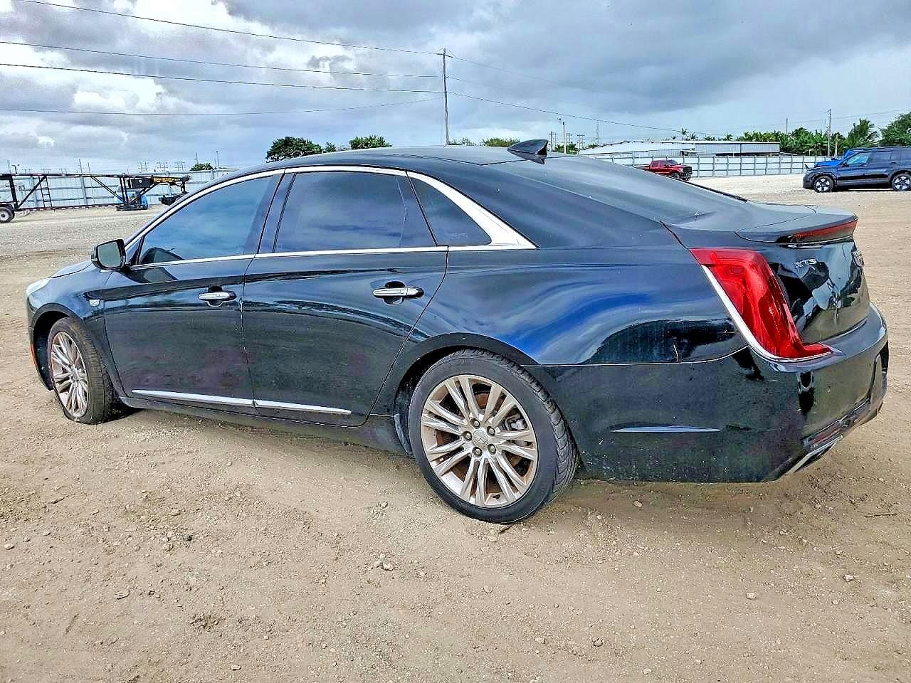 2018 CADILLAC XTS LUXURY — Фото 2 из 13